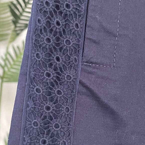 Tory Burch Ollie Shorts in Navy. - Picture 5 of 5